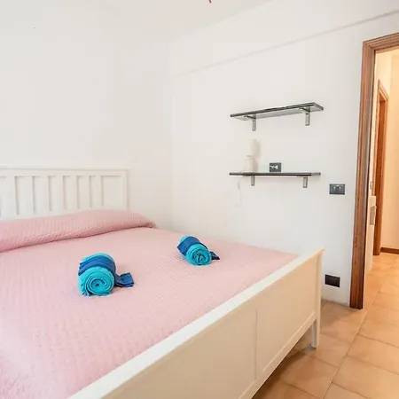 Lägenhet 5 Beds - 2 Minutes From The Sea With Parking *