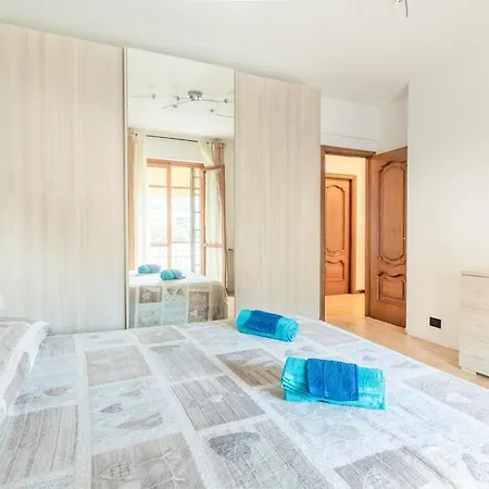 5 Beds - 2 Minutes From The Sea With Parking Lägenhet *