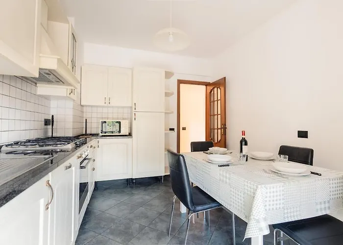 Διαμέρισμα 5 Beds - 2 Minutes From The Sea With Parking *