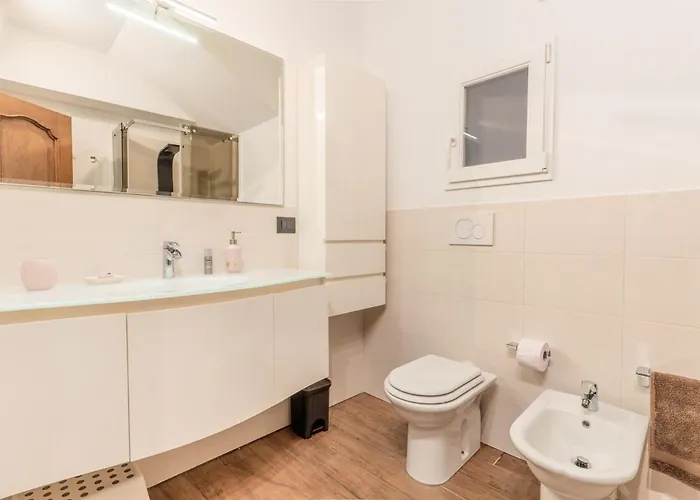 5 Beds - 2 Minutes From The Sea With Parking Διαμέρισμα
