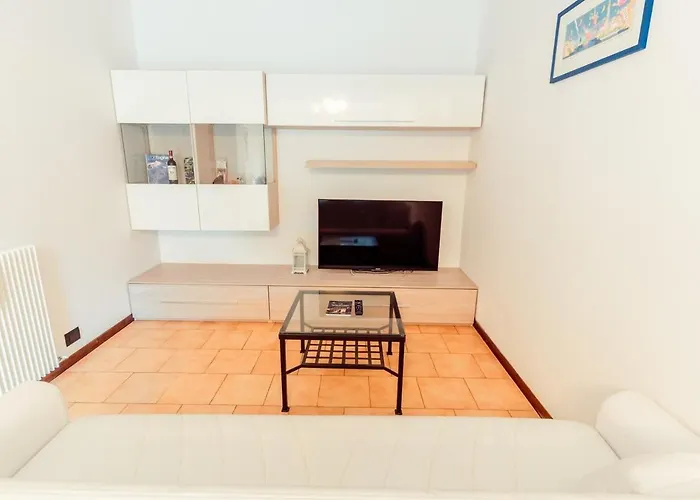 5 Beds - 2 Minutes From The Sea With Parking Διαμέρισμα