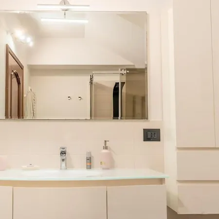 5 Beds - 2 Minutes From The Sea With Parking