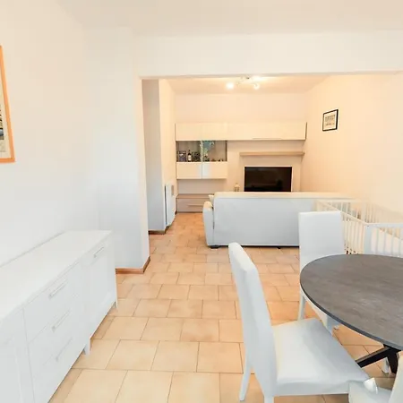 5 Beds - 2 Minutes From The Sea With Parking * Recco