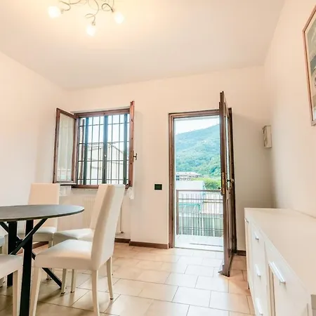 5 Beds - 2 Minutes From The Sea With Parking *