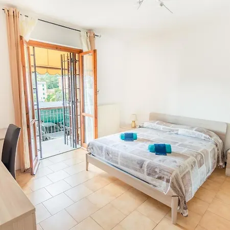 5 Beds - 2 Minutes From The Sea With Parking Apartment