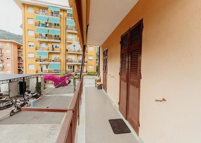 5 Beds - 2 Minutes From The Sea With Parking Appartamento Recco